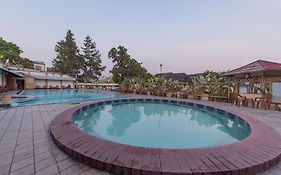 Urbanview Hotel Crown Tasikmalaya